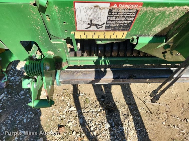 image for item YA5489 2019 John Deere 560M round baler