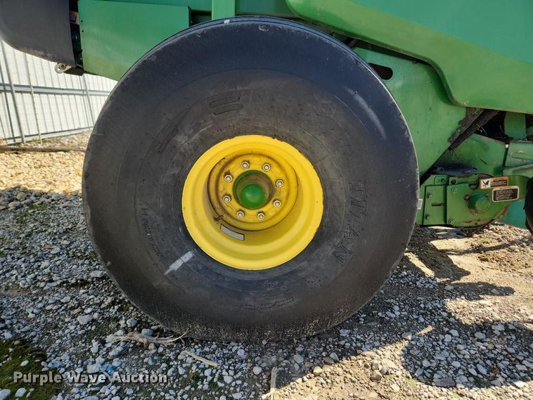 image for item YA5489 2019 John Deere 560M round baler