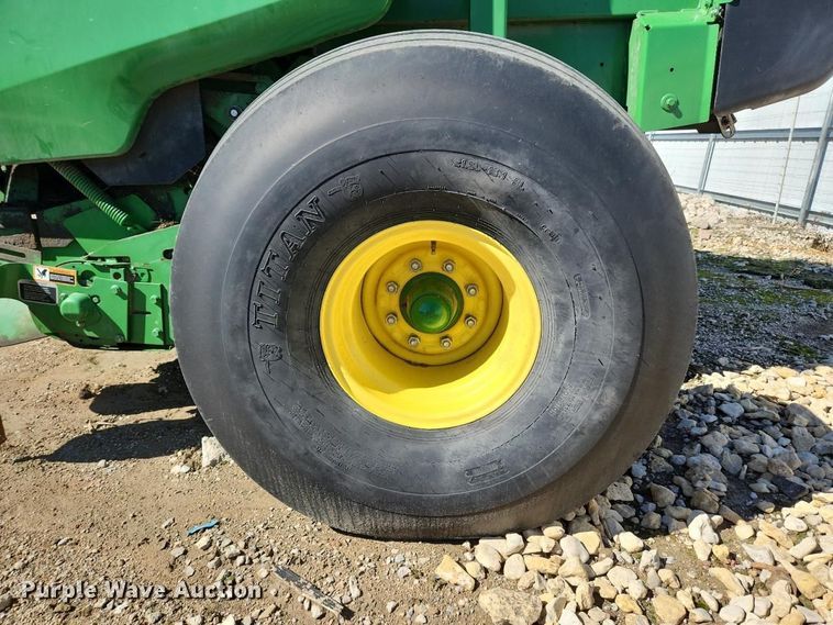 image for item YA5489 2019 John Deere 560M round baler