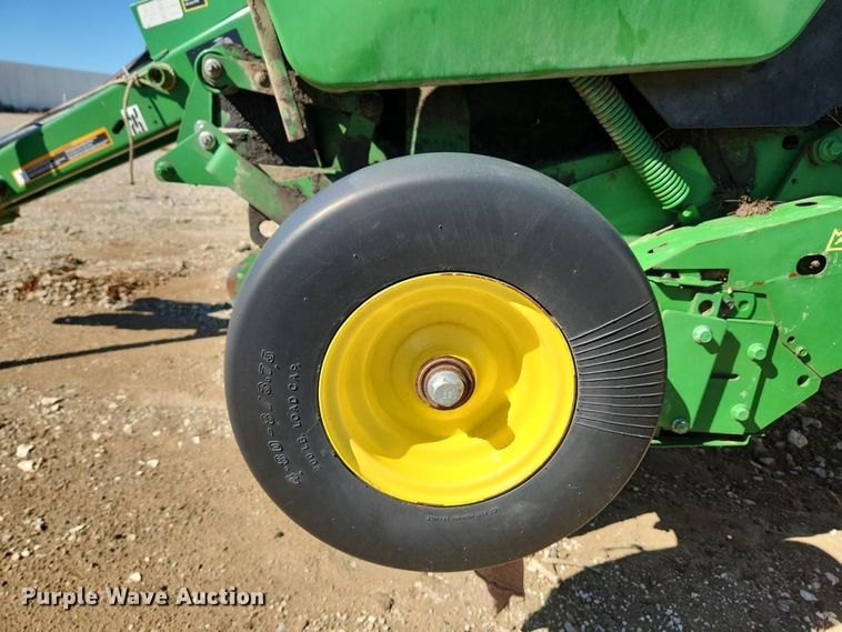 image for item YA5489 2019 John Deere 560M round baler