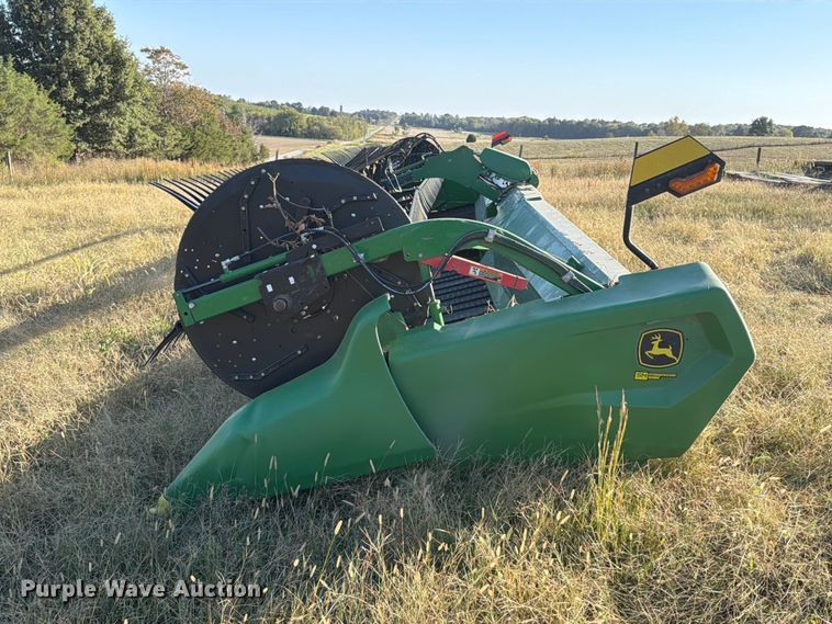 image for item YA5492 2022 John Deere RD40F HydraFlex flex draper head