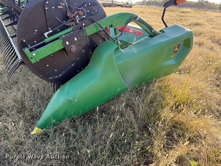 image for item YA5492 2022 John Deere RD40F HydraFlex flex draper head
