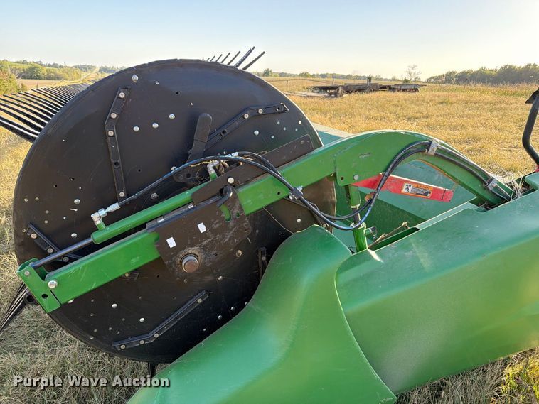 image for item YA5492 2022 John Deere RD40F HydraFlex flex draper head