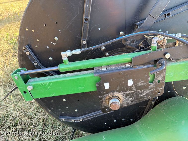 image for item YA5492 2022 John Deere RD40F HydraFlex flex draper head