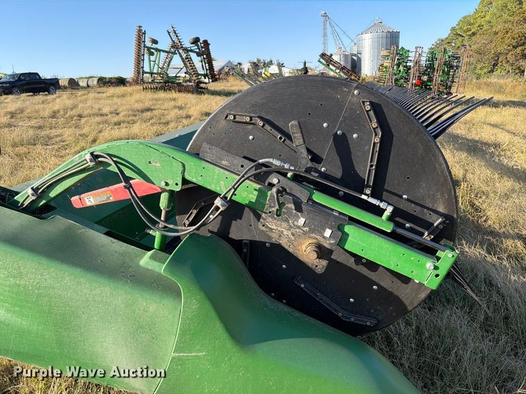 image for item YA5492 2022 John Deere RD40F HydraFlex flex draper head