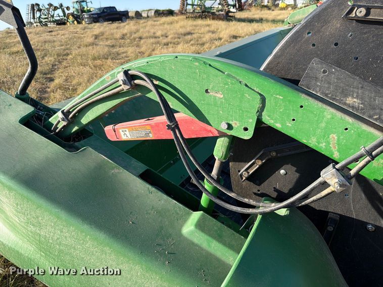 image for item YA5492 2022 John Deere RD40F HydraFlex flex draper head