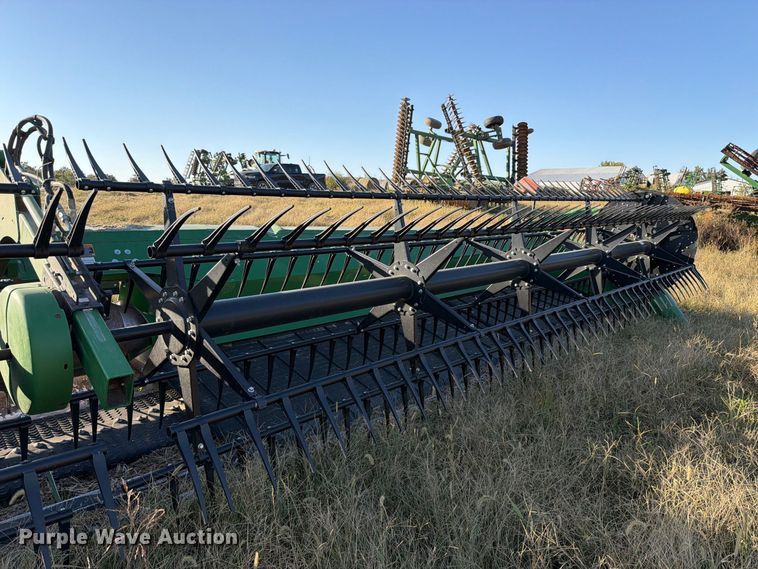 image for item YA5492 2022 John Deere RD40F HydraFlex flex draper head