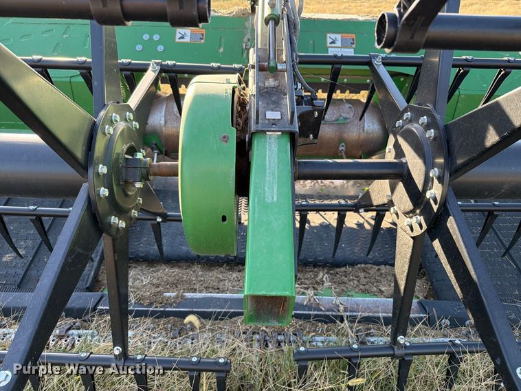 image for item YA5492 2022 John Deere RD40F HydraFlex flex draper head