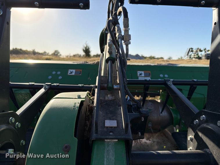 image for item YA5492 2022 John Deere RD40F HydraFlex flex draper head