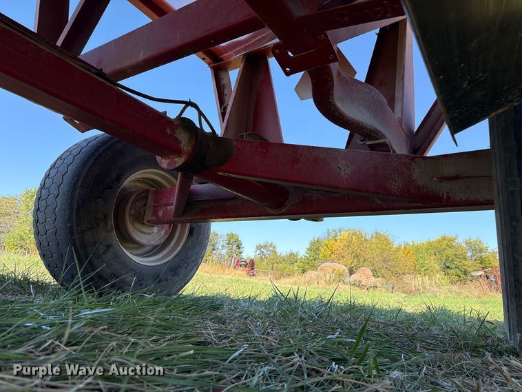 image for item YA5496 Brent 444 gravity wagon