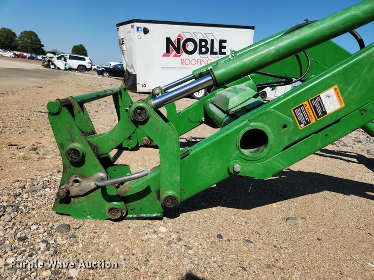 image for item YA5566 2022 John Deere 520M loader
