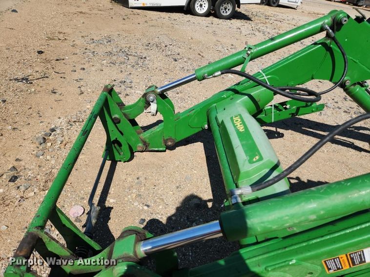 image for item YA5566 2022 John Deere 520M loader