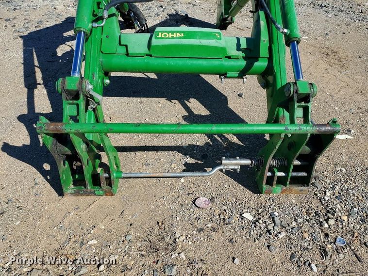 image for item YA5566 2022 John Deere 520M loader