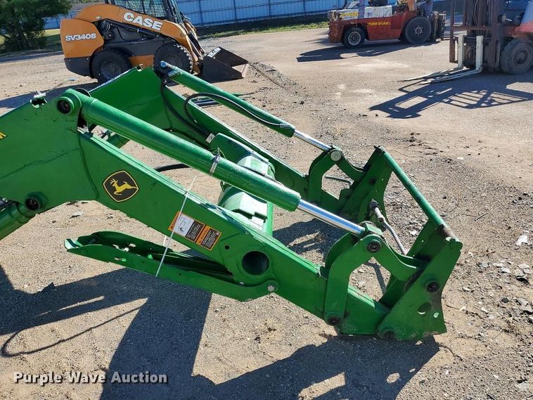 image for item YA5566 2022 John Deere 520M loader