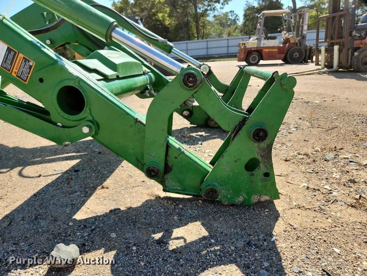 image for item YA5566 2022 John Deere 520M loader