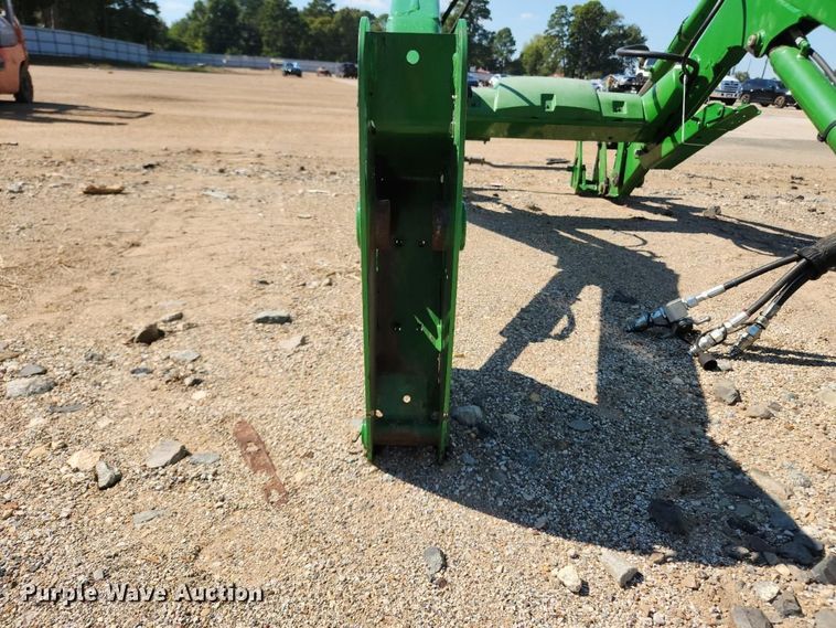 image for item YA5566 2022 John Deere 520M loader