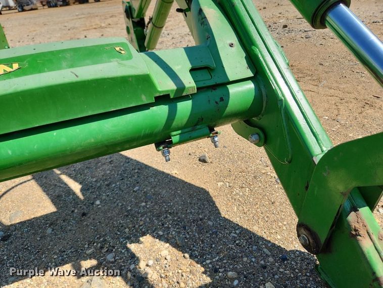 image for item YA5566 2022 John Deere 520M loader