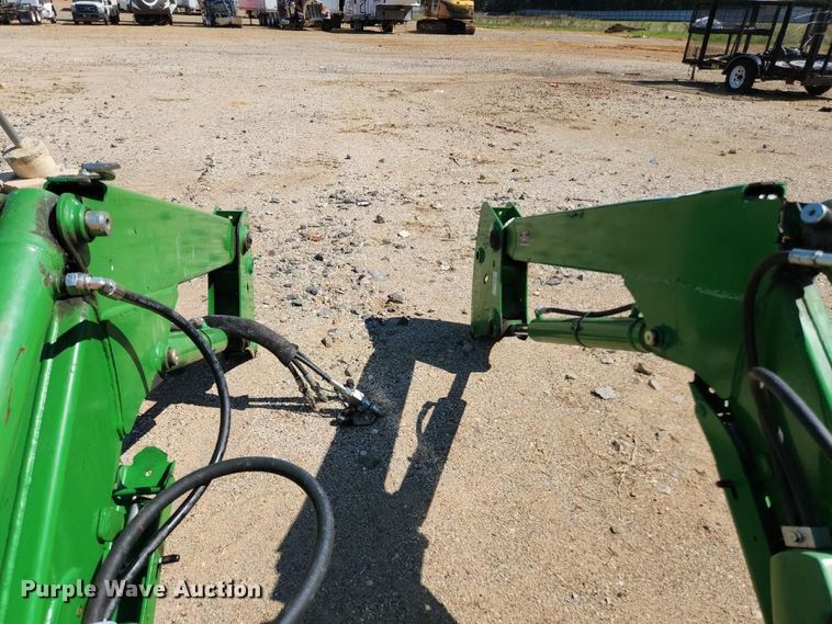 image for item YA5566 2022 John Deere 520M loader