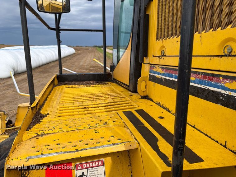 image for item YA5573 2022 New Holland FX60 PRWD forage harvester