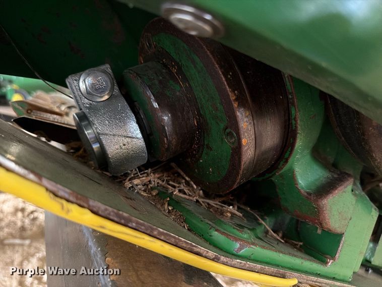 image for item YA5579 2007 John Deere 630F HydraFlex flex head