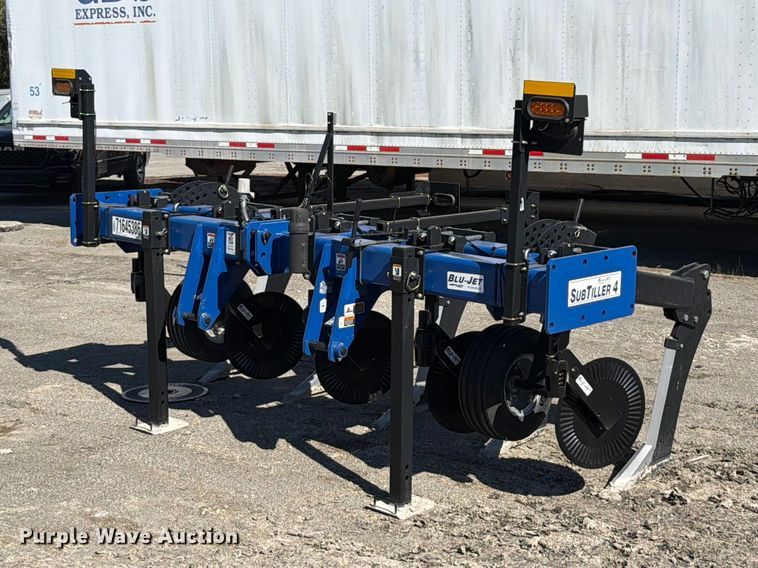 image for item YA5626 2025 Unverferth Blu-Jet Sub-Tiller 4 in-line ripper