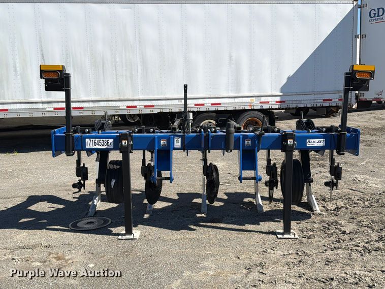 image for item YA5626 2025 Unverferth Blu-Jet Sub-Tiller 4 in-line ripper