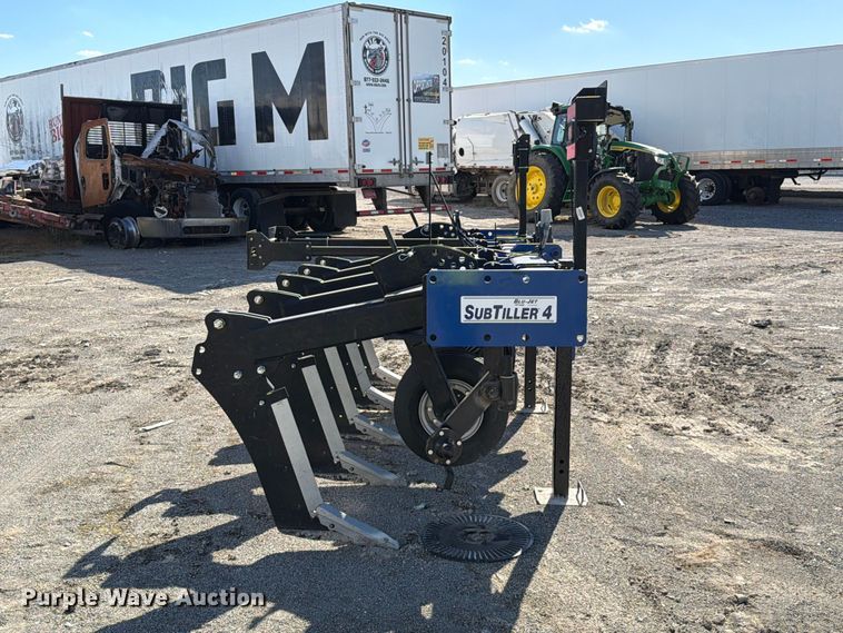 image for item YA5626 2025 Unverferth Blu-Jet Sub-Tiller 4 in-line ripper