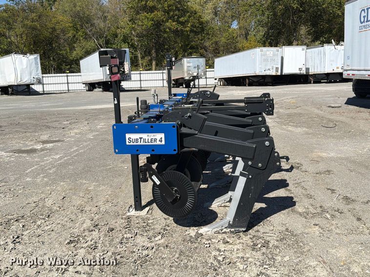image for item YA5626 2025 Unverferth Blu-Jet Sub-Tiller 4 in-line ripper