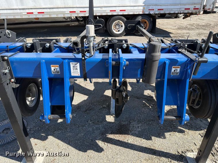 image for item YA5626 2025 Unverferth Blu-Jet Sub-Tiller 4 in-line ripper