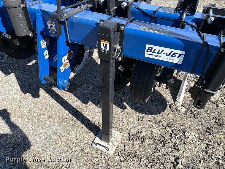 image for item YA5626 2025 Unverferth Blu-Jet Sub-Tiller 4 in-line ripper
