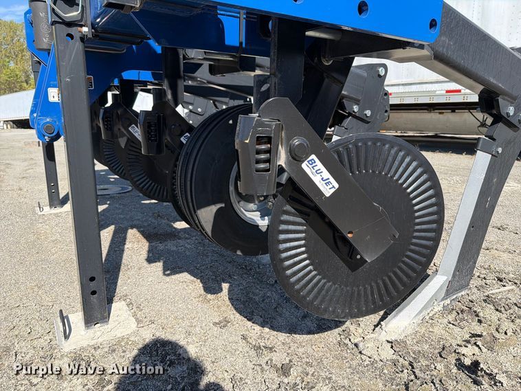 image for item YA5626 2025 Unverferth Blu-Jet Sub-Tiller 4 in-line ripper