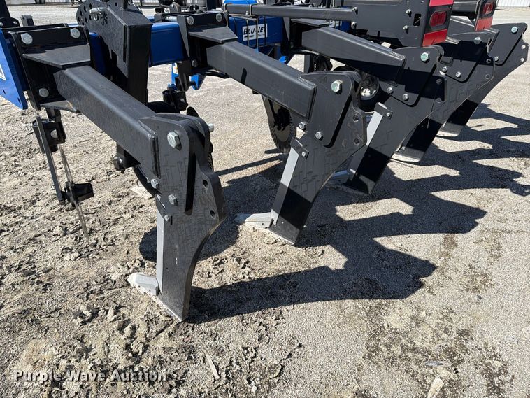 image for item YA5626 2025 Unverferth Blu-Jet Sub-Tiller 4 in-line ripper