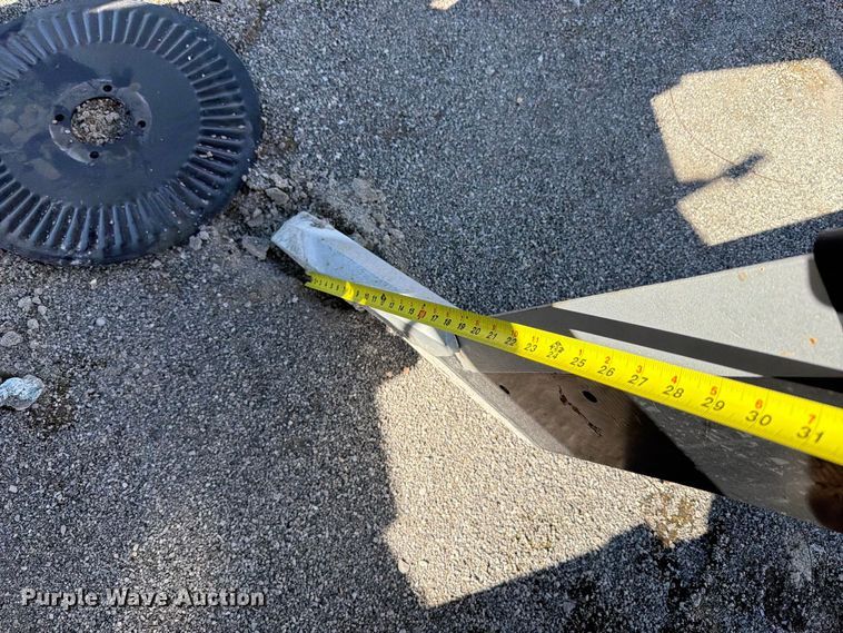image for item YA5626 2025 Unverferth Blu-Jet Sub-Tiller 4 in-line ripper