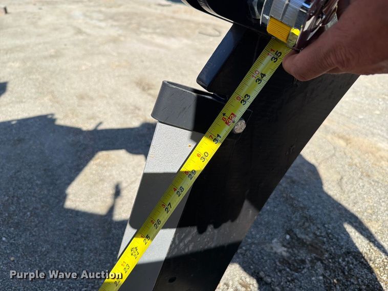 image for item YA5626 2025 Unverferth Blu-Jet Sub-Tiller 4 in-line ripper