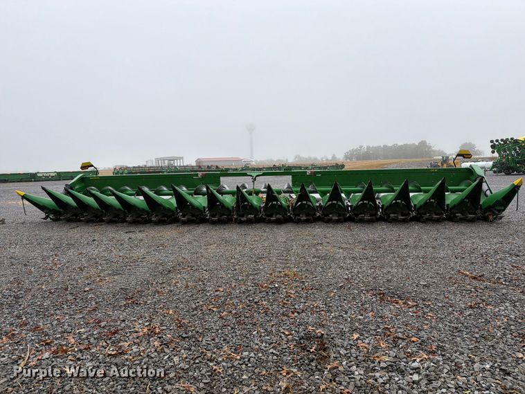 image for item YA5665 2025 John Deere CR 16 StalkMaster corn head