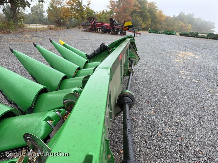image for item YA5665 2025 John Deere CR 16 StalkMaster corn head