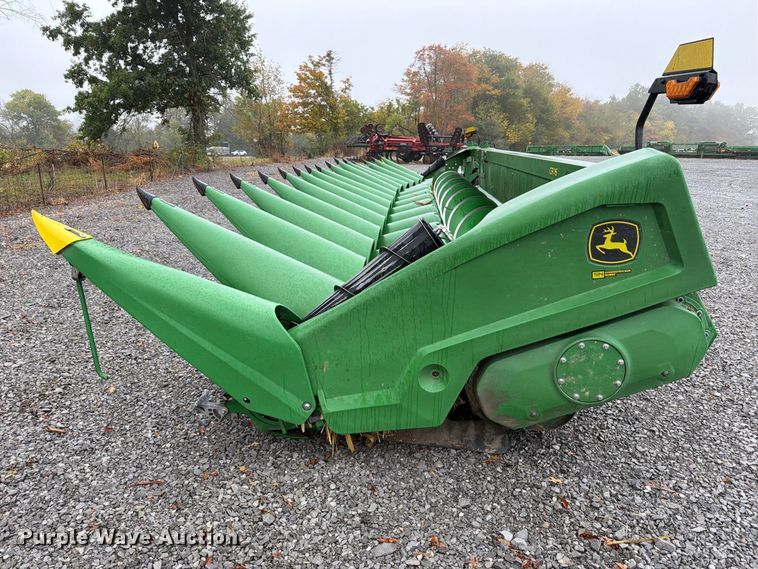 image for item YA5665 2025 John Deere CR 16 StalkMaster corn head
