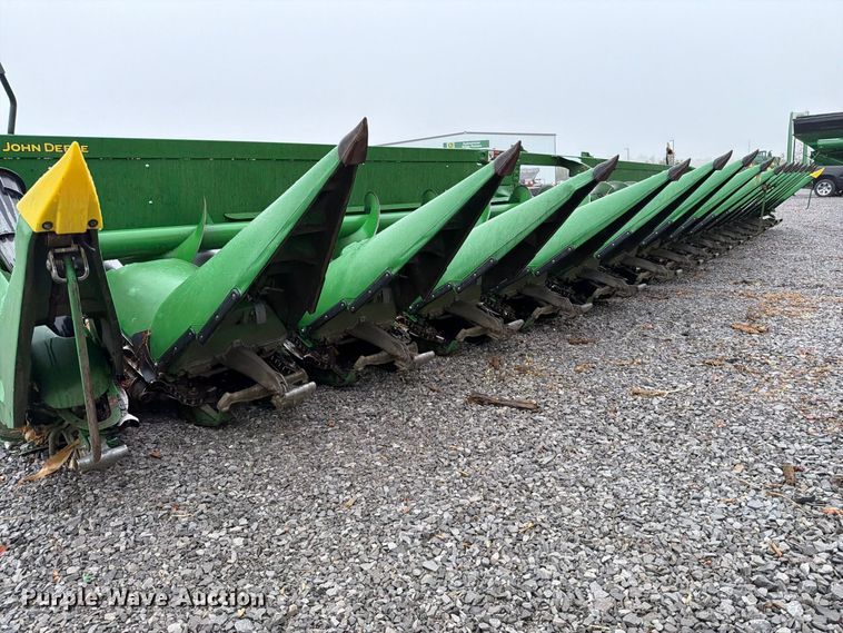 image for item YA5665 2025 John Deere CR 16 StalkMaster corn head