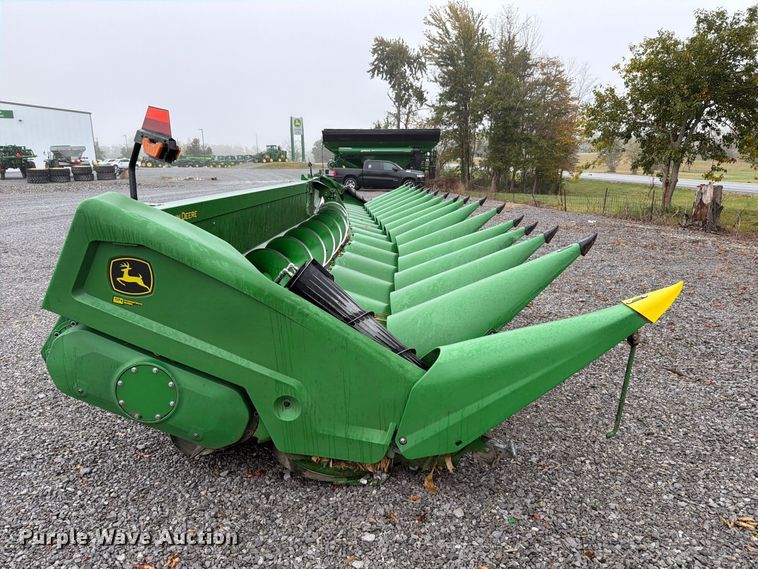 image for item YA5665 2025 John Deere CR 16 StalkMaster corn head