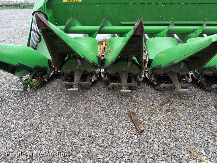 image for item YA5665 2025 John Deere CR 16 StalkMaster corn head