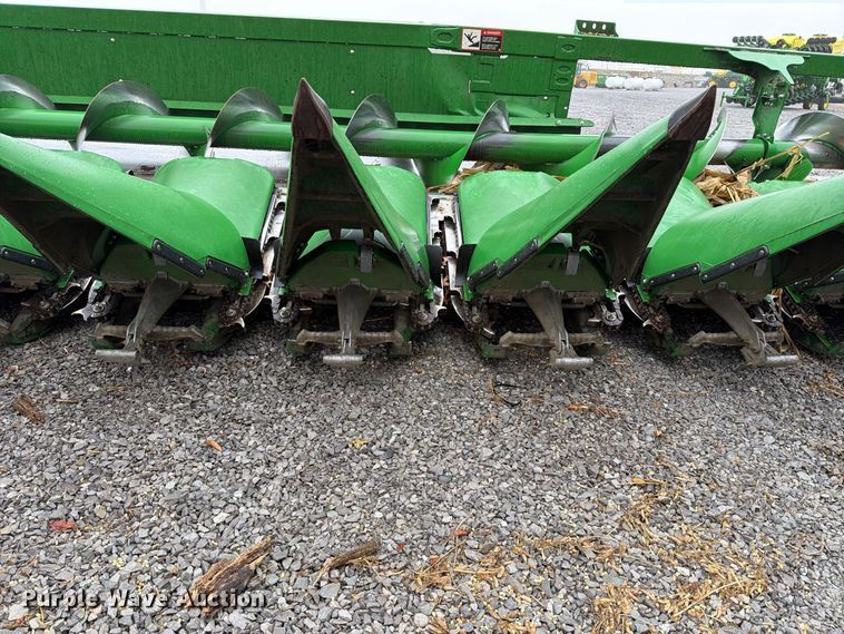 image for item YA5665 2025 John Deere CR 16 StalkMaster corn head