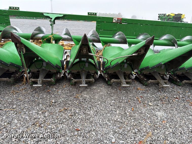image for item YA5665 2025 John Deere CR 16 StalkMaster corn head