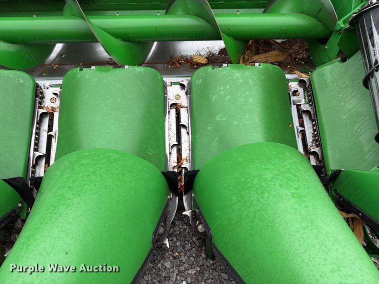 image for item YA5665 2025 John Deere CR 16 StalkMaster corn head