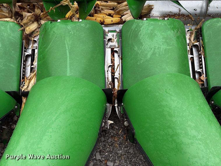 image for item YA5665 2025 John Deere CR 16 StalkMaster corn head