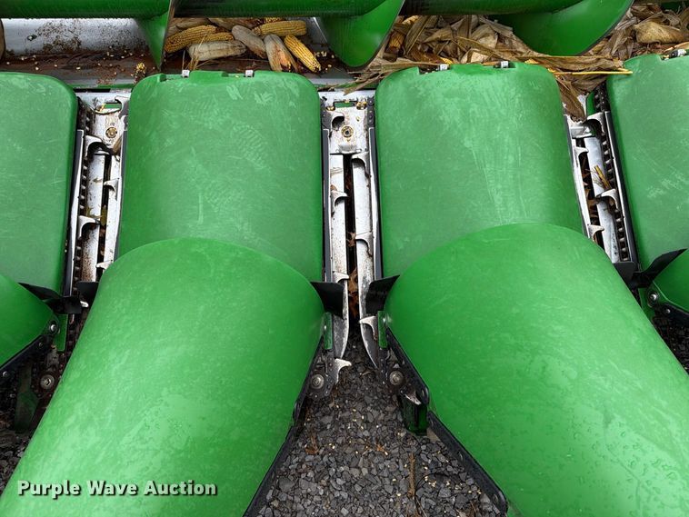 image for item YA5665 2025 John Deere CR 16 StalkMaster corn head