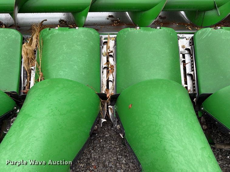 image for item YA5665 2025 John Deere CR 16 StalkMaster corn head