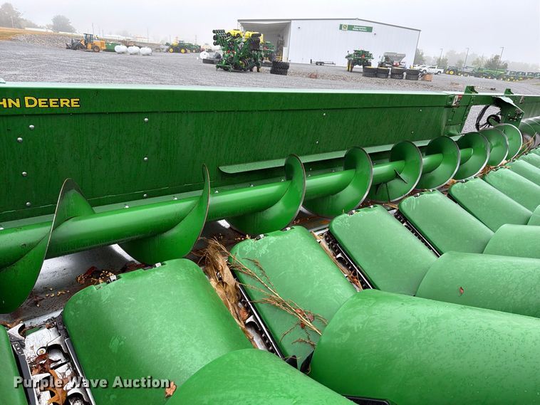 image for item YA5665 2025 John Deere CR 16 StalkMaster corn head
