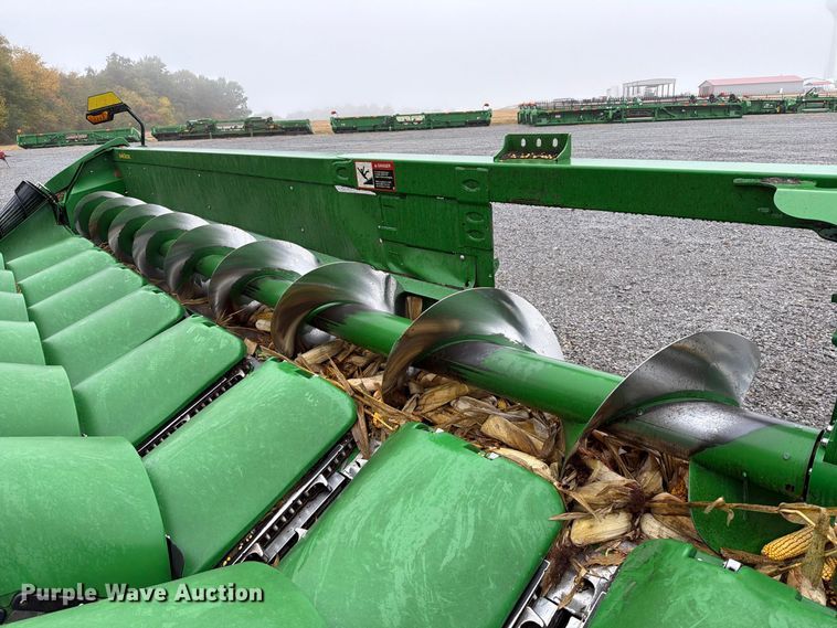 image for item YA5665 2025 John Deere CR 16 StalkMaster corn head