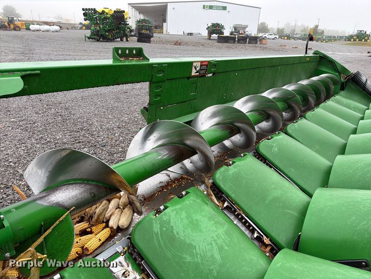 image for item YA5665 2025 John Deere CR 16 StalkMaster corn head