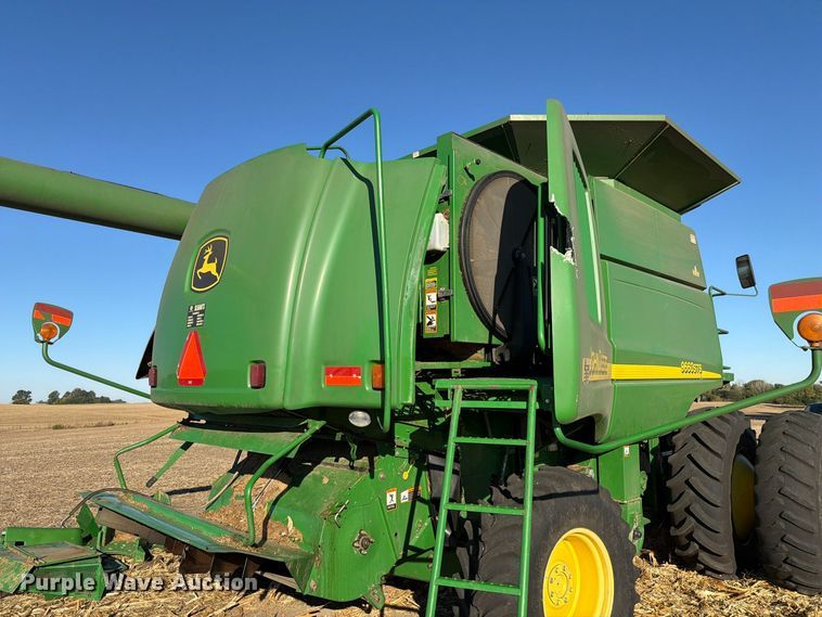 image for item YA5721 2004 John Deere 9660STS combine